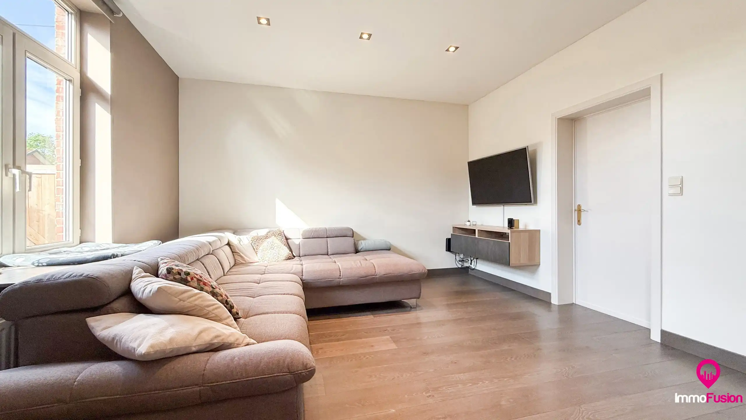 Charmante woning met 5 slaapkamers op een ruim perceel! foto 6