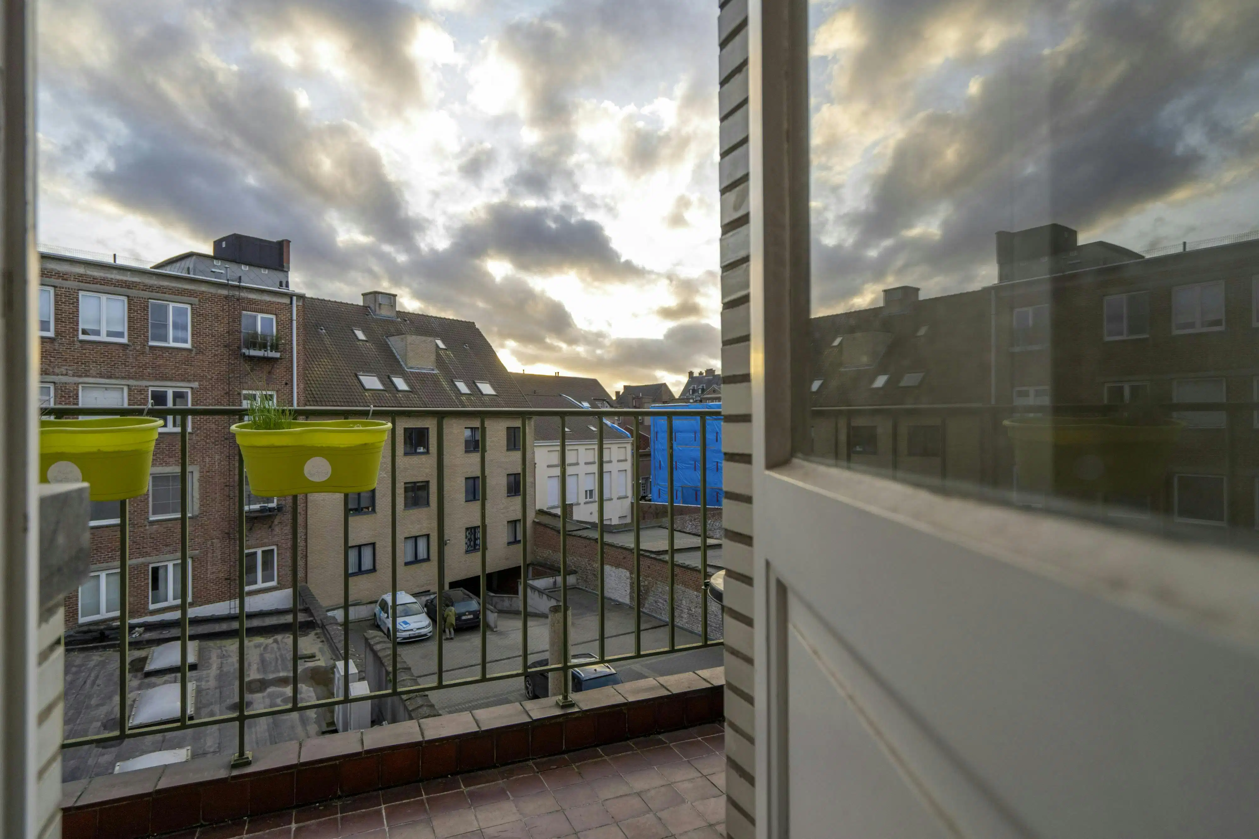 Ruim appartement met 2 slaapkamers in hartje Kortrijk foto 6