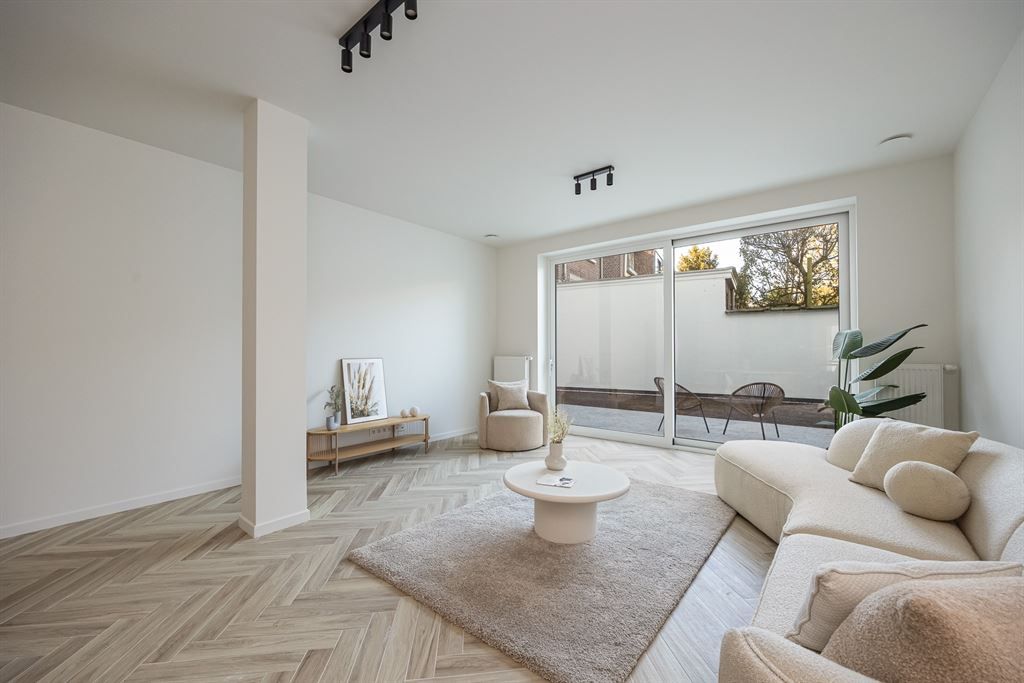 Stijlvol gerenoveerd gelijkvloers appartement foto 2