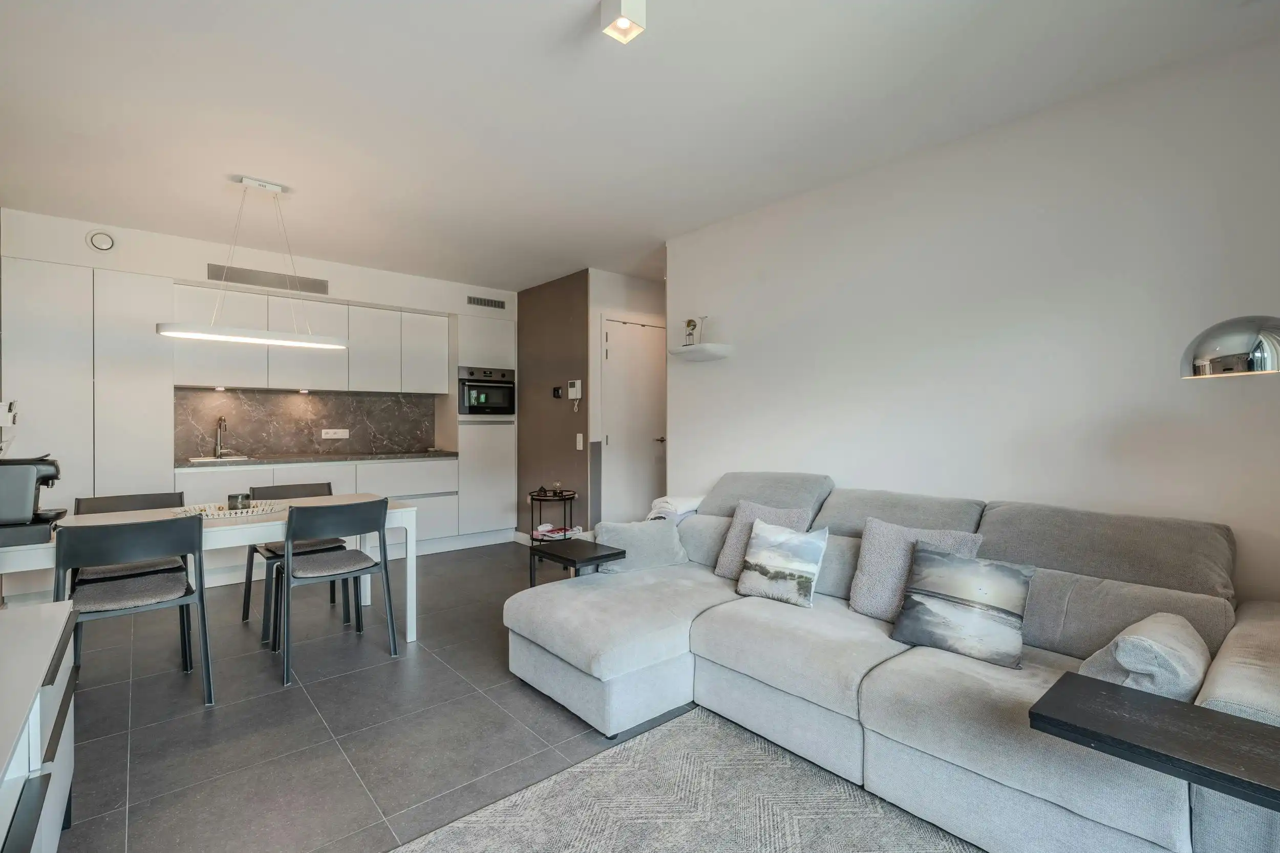 Prachtig gelijkvloers appartement met 1 slaapkamer en terras! foto 10