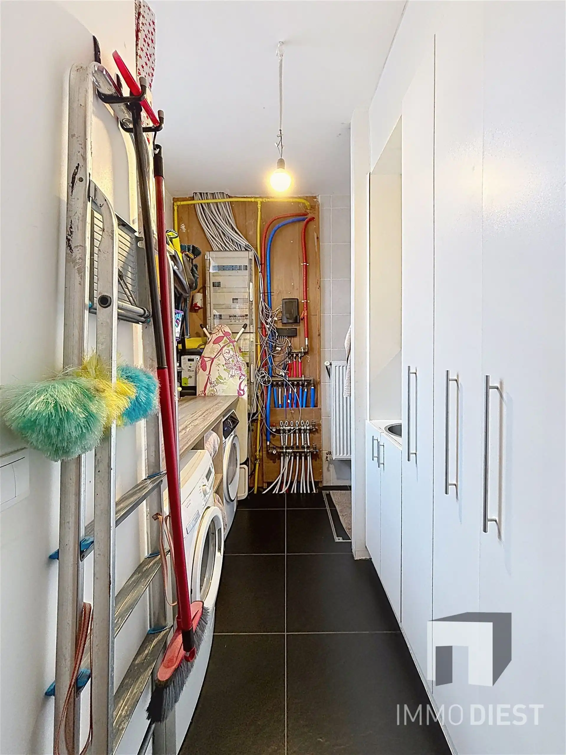 Charmante, instapklare gezinswoning met 3 ruime slaapkamers op 8a 52ca. foto 13