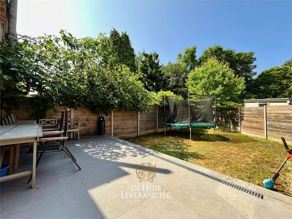 Prachtige, gerenoveerde woning met tuin en garage op toplocatie te koop in Mortsel! foto 3