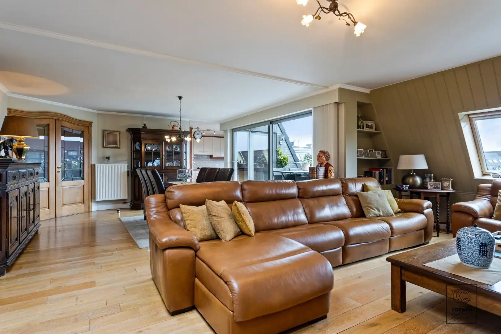 Ruim en stijlvol appartement van 146m² met zonnig terras in Lier!  foto 3