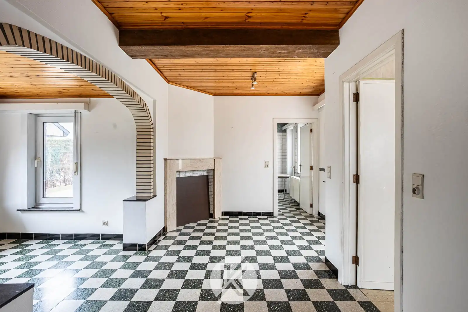 Vrijstaande, robuuste woning nabij het centrum foto 10