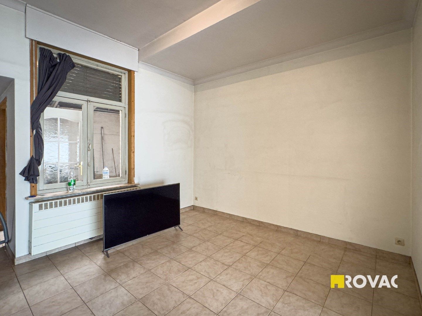 Te renoveren woning met loods en opslagplaatsen op 805 m² foto 7