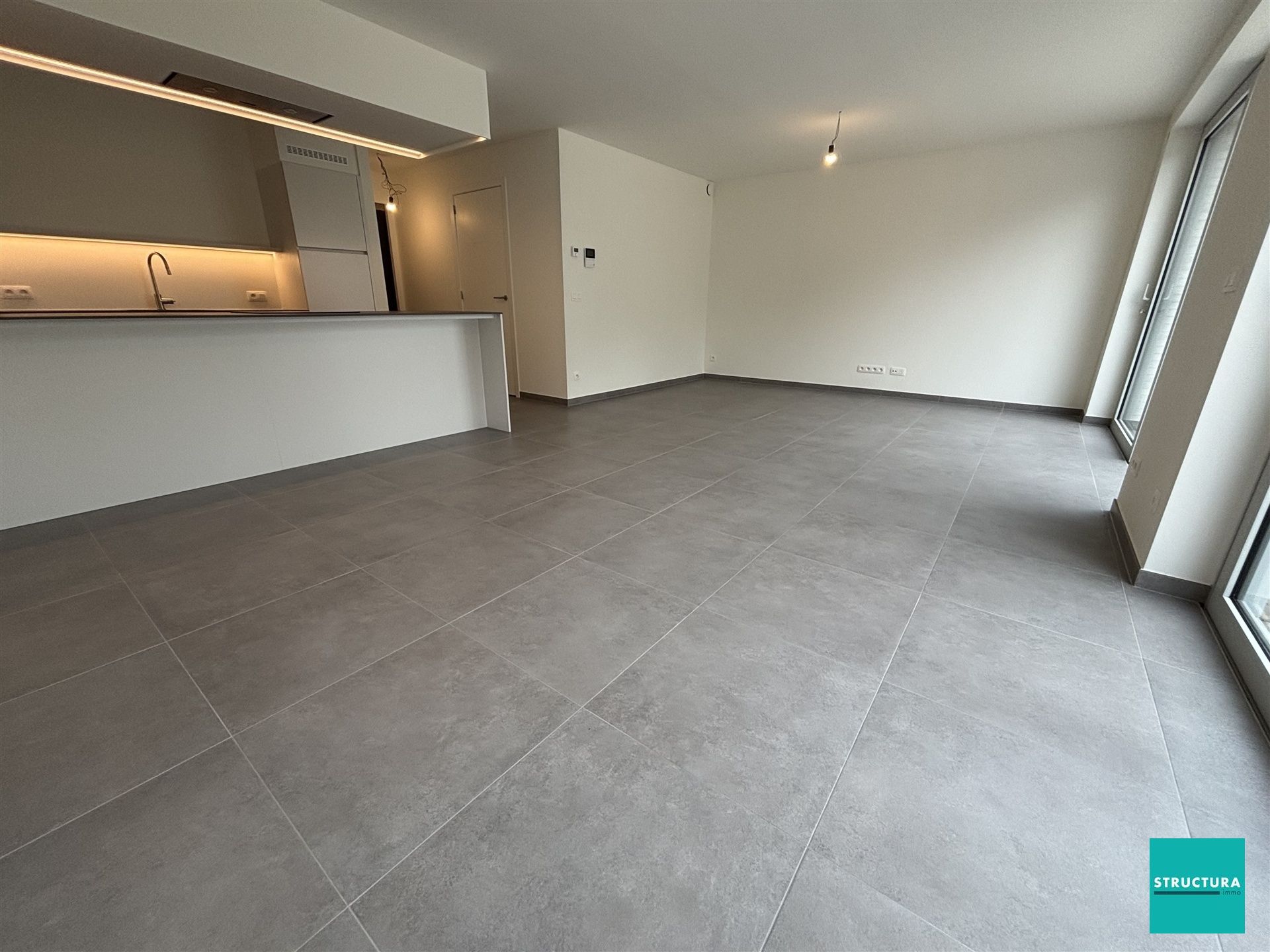 Ruim nieuwbouw appartement met tuin en staanplaats foto 3
