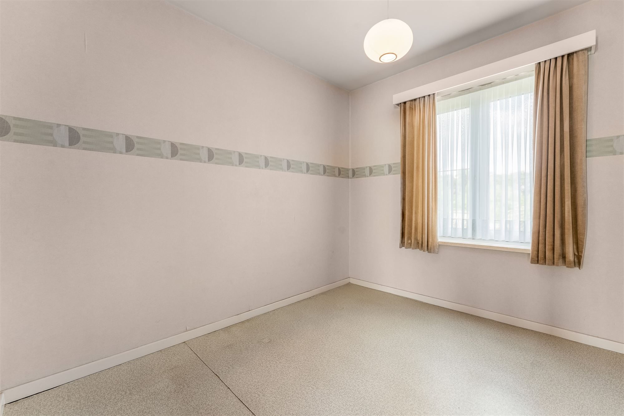 DEELS GERENOVEERDE, PERFECT ONDERHOUDEN WONING OP LEUKE LIGGING foto 14
