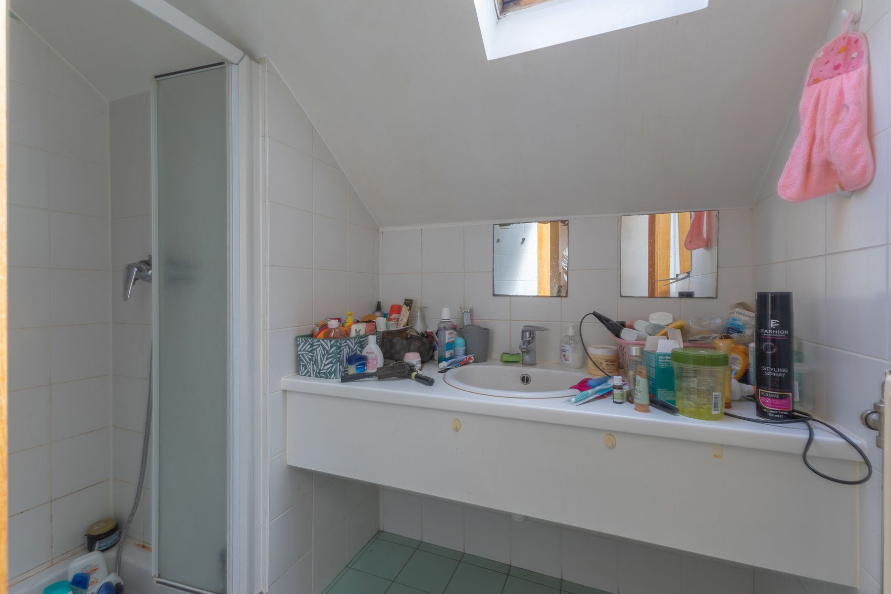 Zeer ruime eengezinswoning met 6 kamers, tuin en garage foto 27