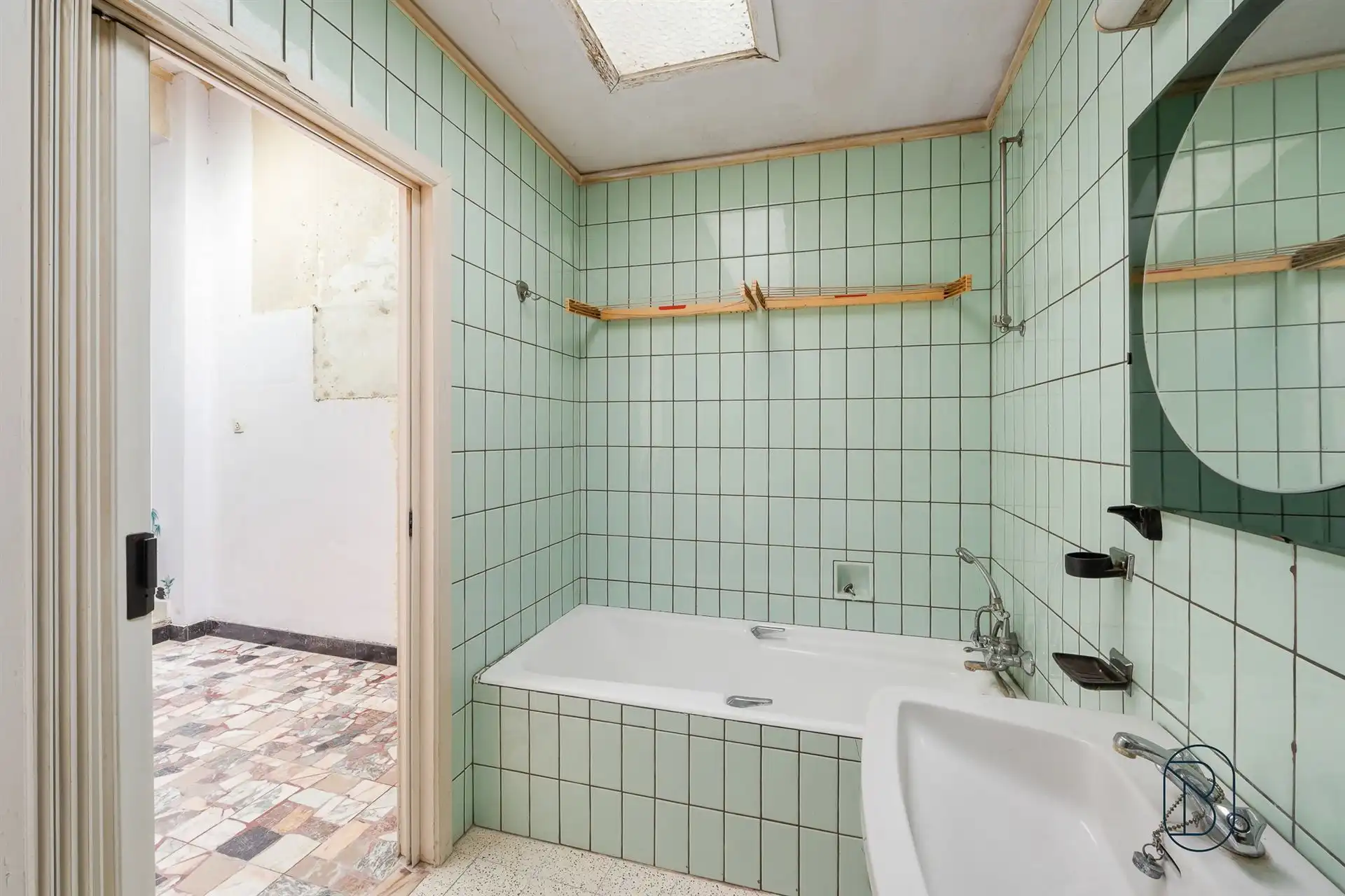 Te renoveren woning: IDEAAL VOOR INVESTEERDERS! foto 9