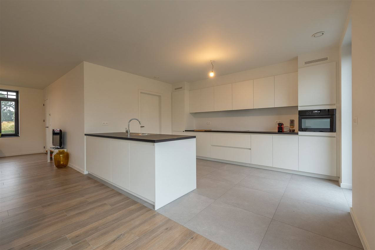 Instapklare nieuwbouwwoning op ruim perceel met 3 slk foto 13