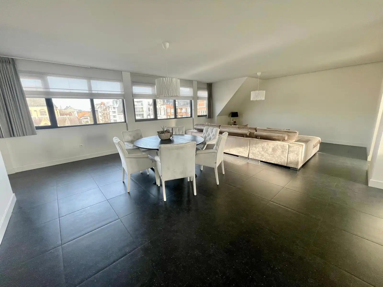 Luxe 2-slaapkamerappartement te huur op toplocatie foto 4