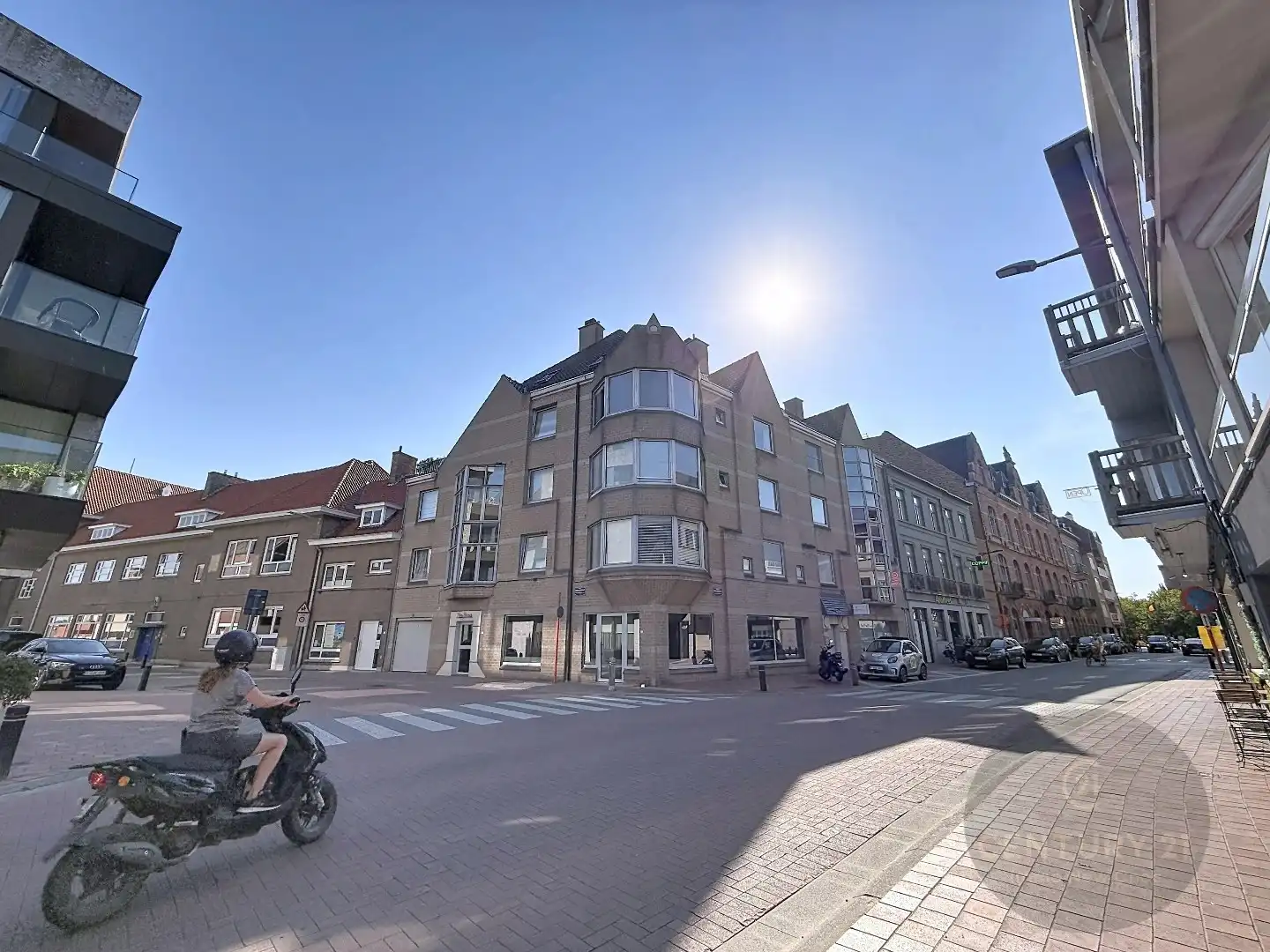 Ruim modern appartement met lift in Oud Knokke, dorp centrum, 2 slaapkamers, fietsberging,  bouwjaar 1985, energielabel C foto 25