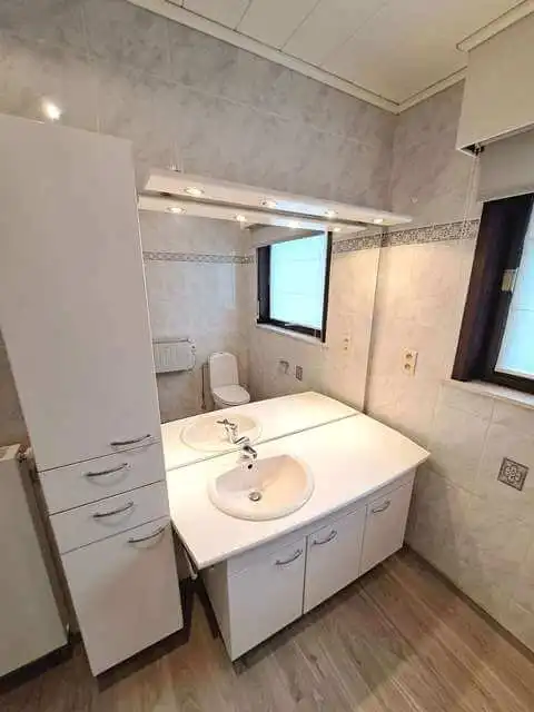 Gerenoveerde vrijstaande woning met Garage en Tuin te huur in Oedelem ( Beernem ) foto 10