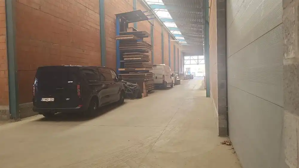 Opslag + kantoor + parking te Deurne foto 3