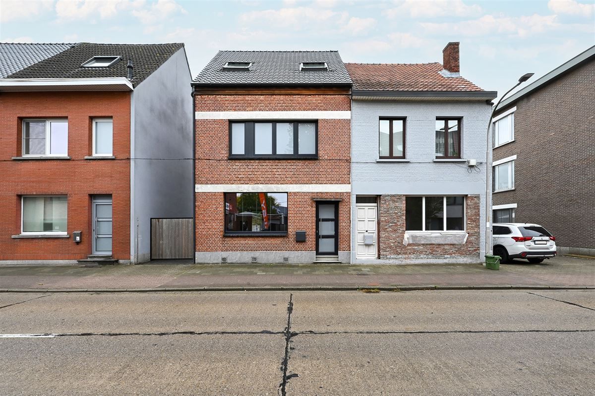 Geheel gerenoveerde gezinswoning met ruime garage foto 38