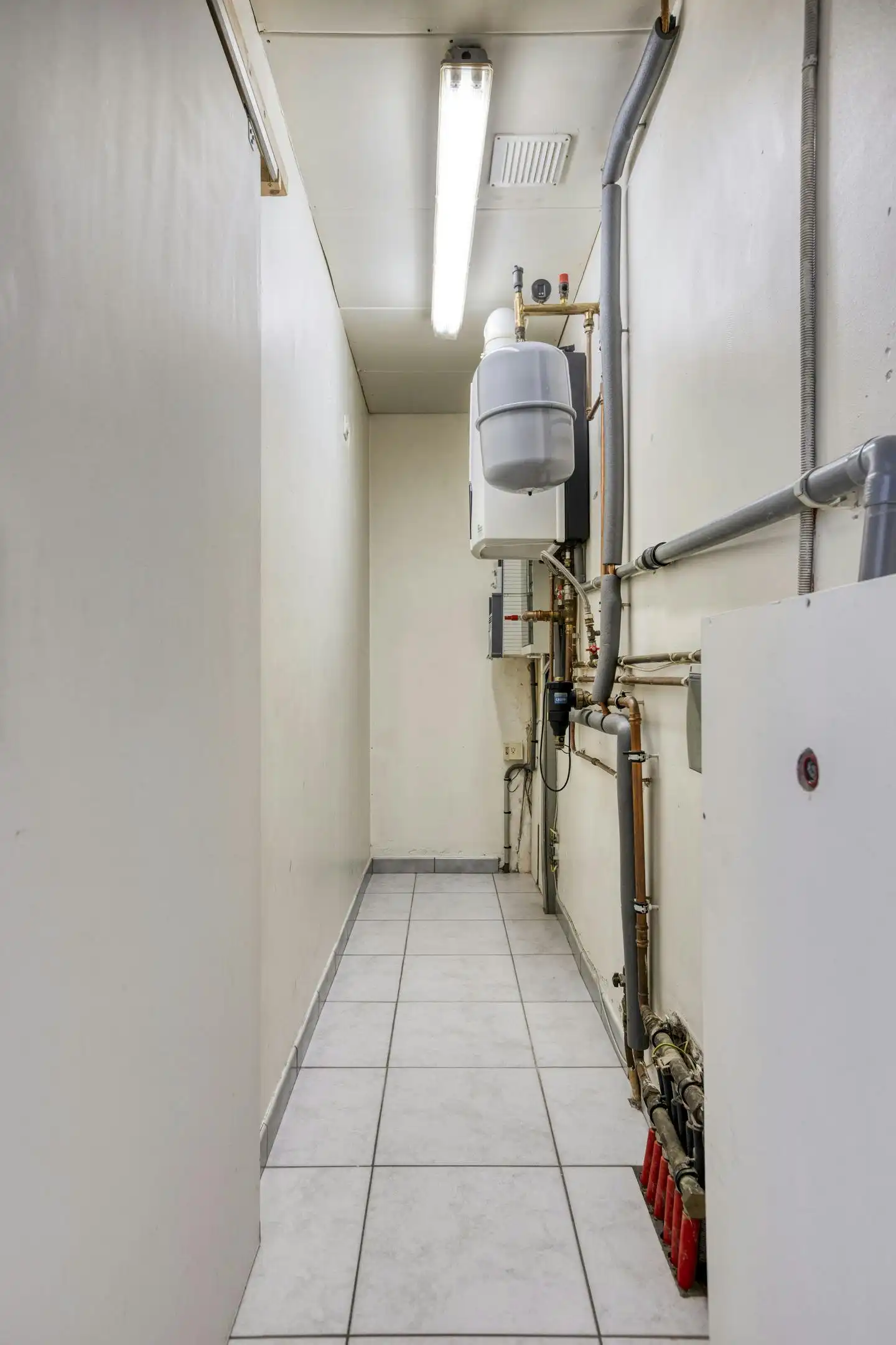 Instapklaar huis te koop in Ieper centrum foto 22