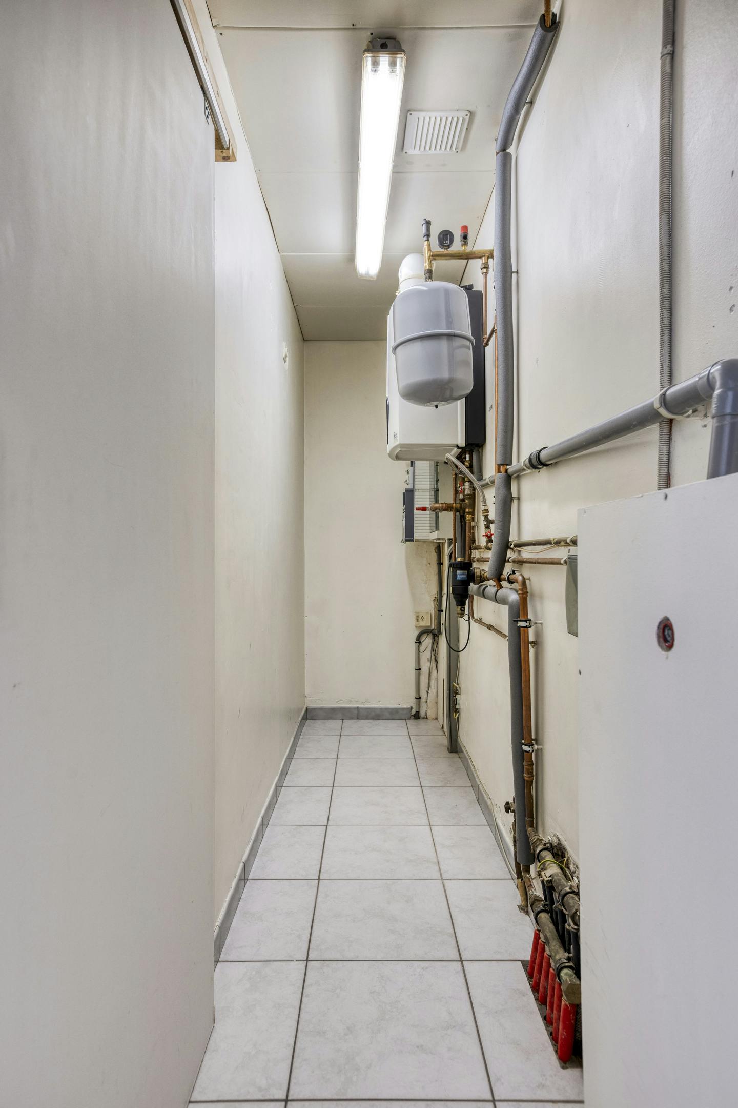 Instapklaar huis te koop in Ieper centrum foto 22