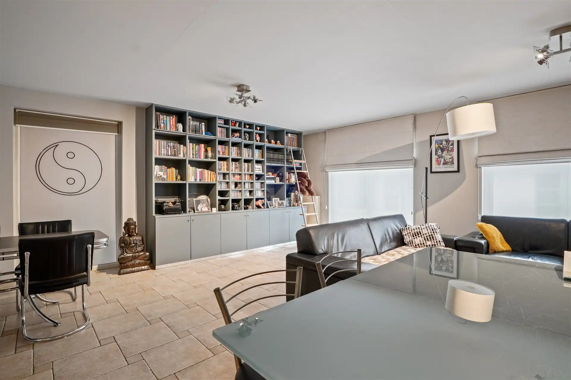 Gelijkvloers appartement met staanplaats, in centrum Berlare. foto {{pictureIndex}}