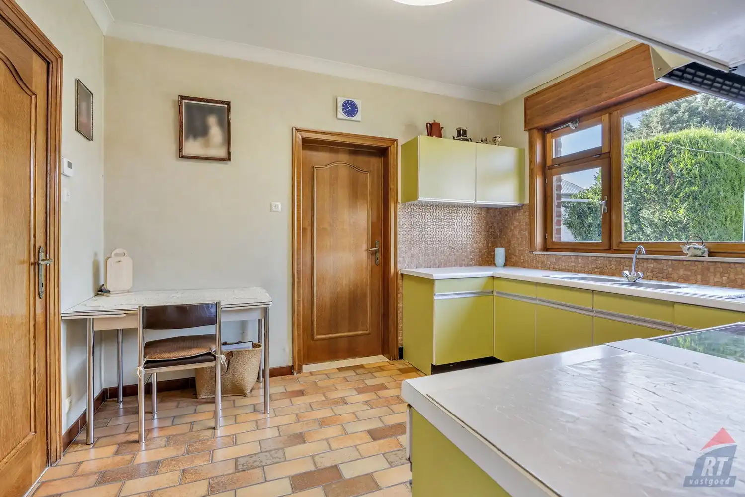 Rustig gelegen halfopen bebouwing met ruime tuin en tal van renovatiemogelijkheden foto 8