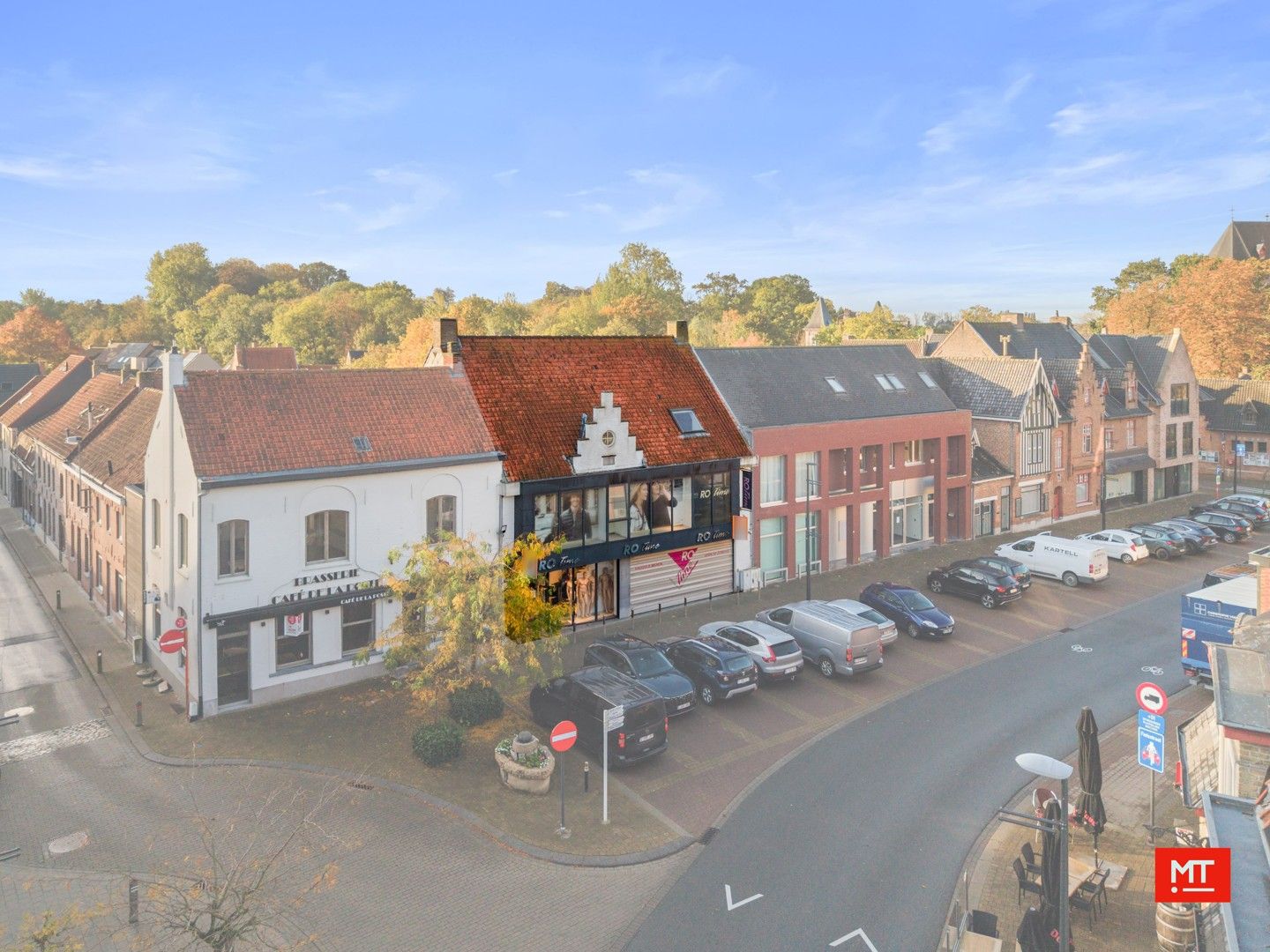 Bijzonder ruim gebouw met tal van mogelijkheden en uitweg, te koop in de dorpskern van Dadizele foto 3