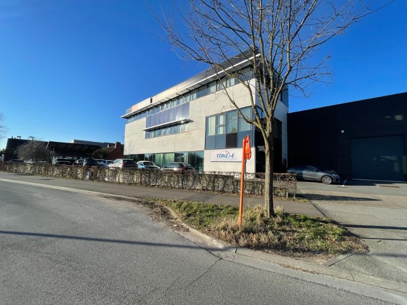 Kantoor van 350m² te huur op goede locatie in Sint-Denijs-Westrem. foto 2