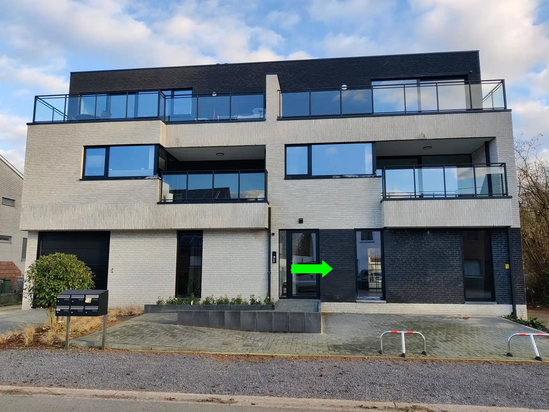 Luxueus gelijkvloers appartement foto {{pictureIndex}}