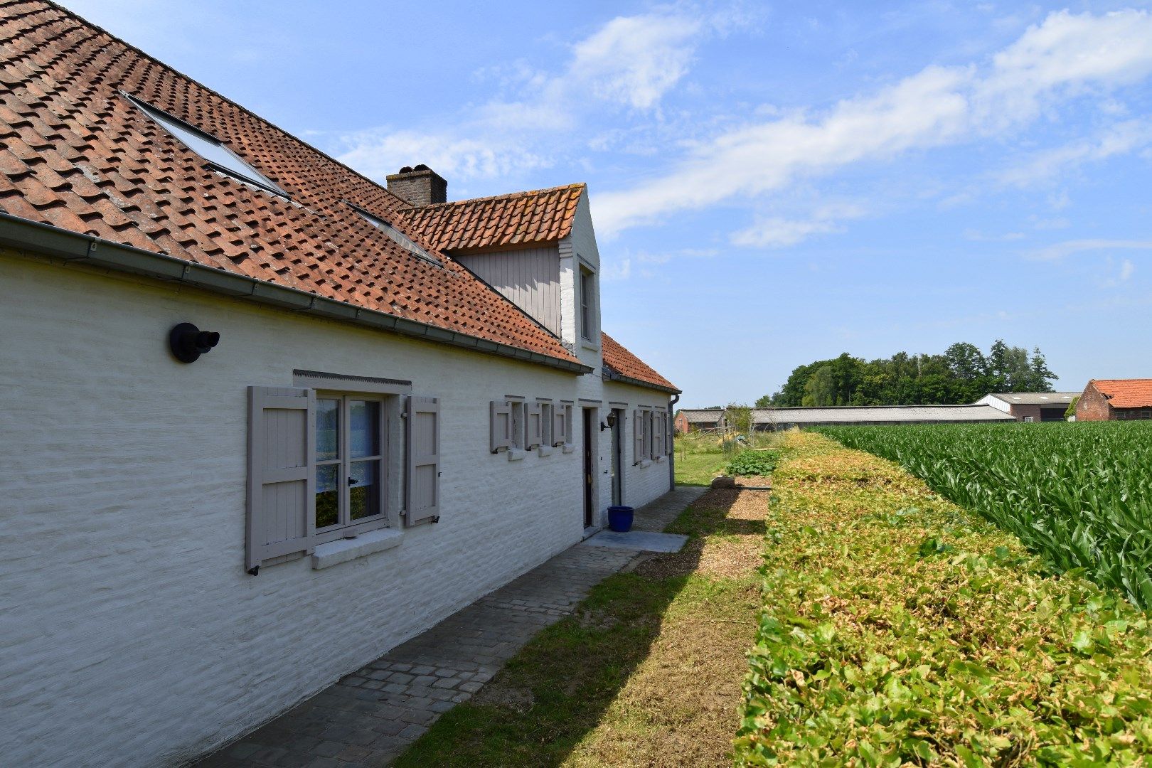 Hoofdfoto van de publicatie: Uitzonderlijk vastgoed met vergezicht, 4 slaapkamers, dubbele garage op een perceel van 2100 m²