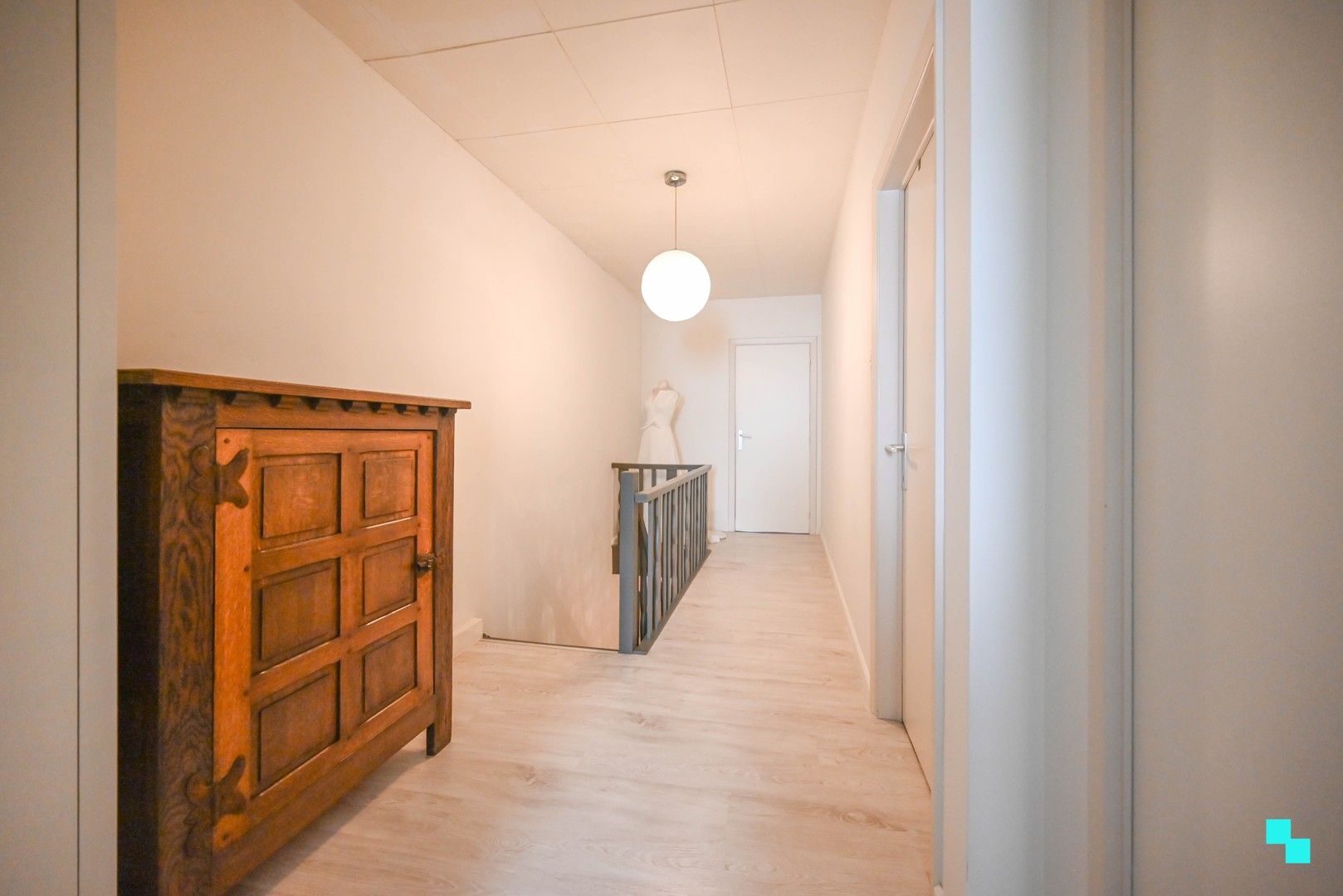 Ruime, gerenoveerde woning nabij centrum Oostrozebeke foto 24