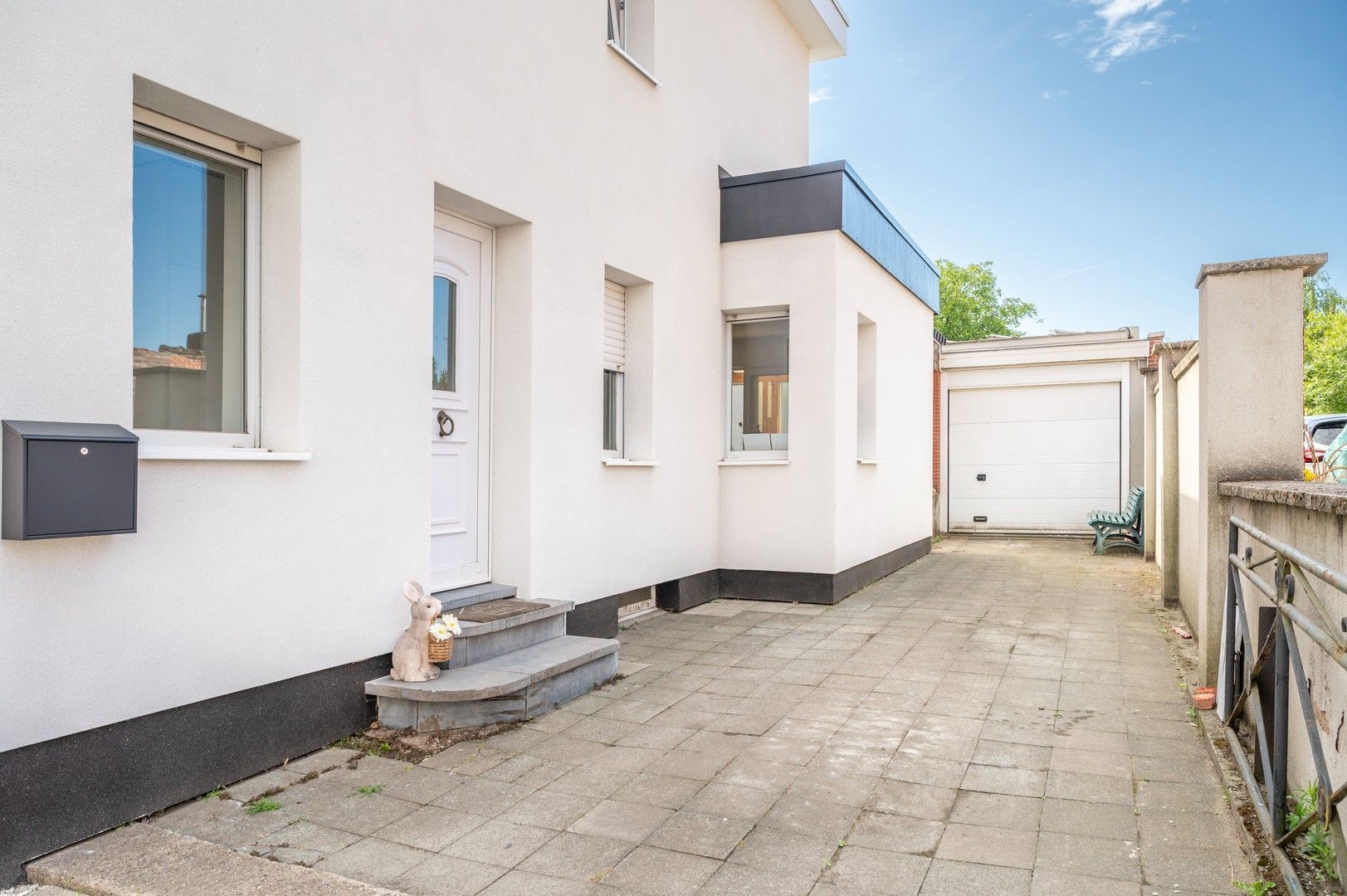 Instapklare woning met magazijn foto 23