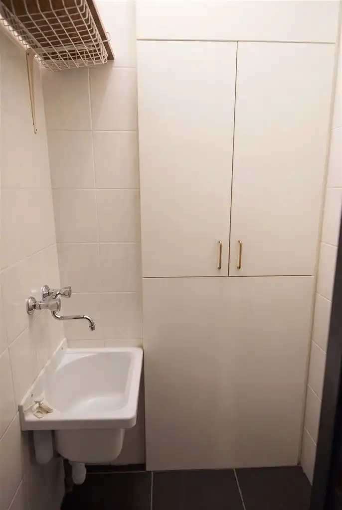 Gezellig appartement met 2 slaapkamers en kelderberging, gelegen vlakbij de Markt van Maaseik. foto 8