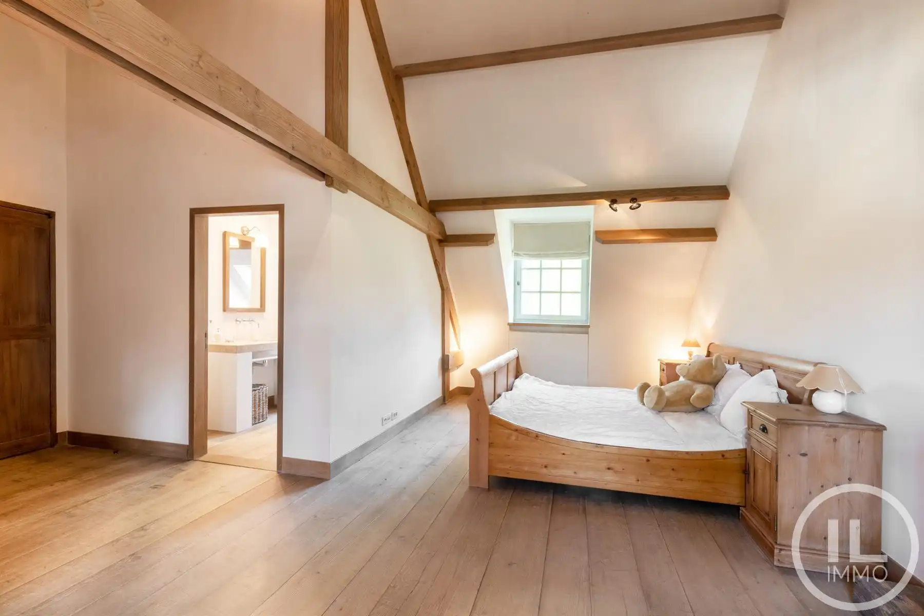 Schitterend domein van 7,7 ha met prachtige villa, zwembad, guesthouse, ruime schuur en uitgebreide paardenfaciliteiten. foto 28