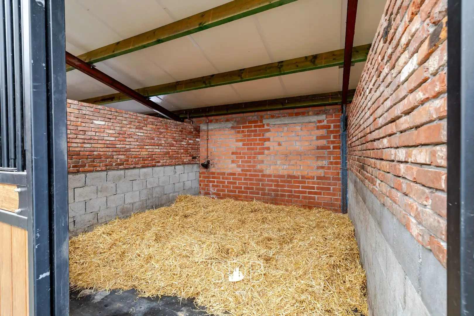 Hedendaagse woning met hippische accommodatie op 17.782m² foto 26