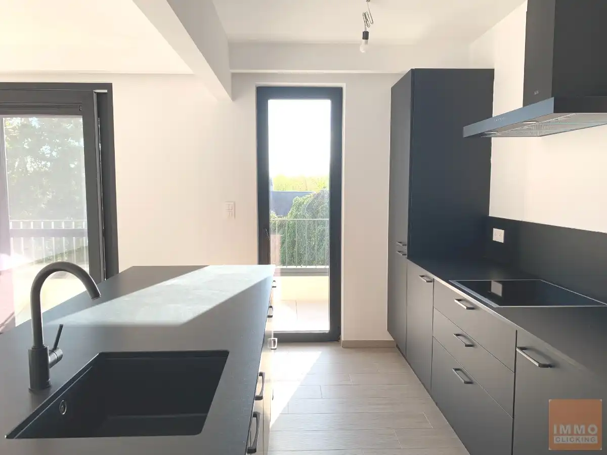 Stijlvol 2 slaapkamerappartement met ruime stadstuin foto 3