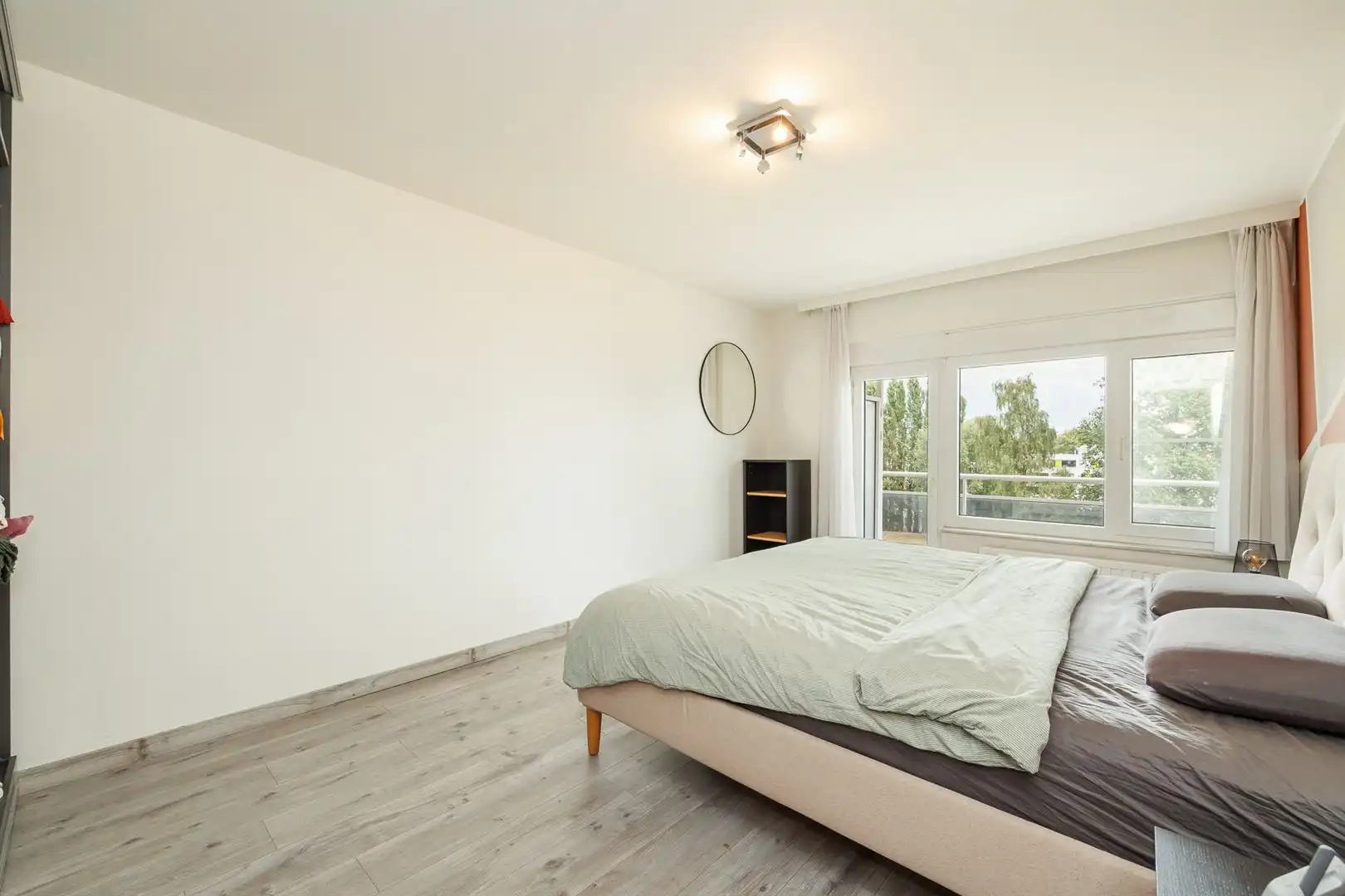 Rustig gelegen doorloopappartement met 2 terrassen foto 11