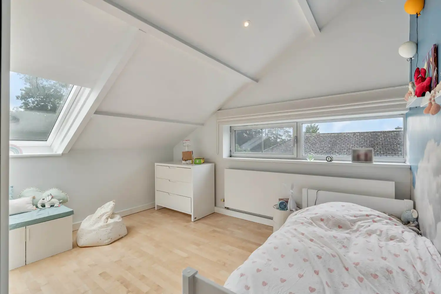 Moderne open bebouwing met zwembad, 5 slaapkamers en EPC B foto 27