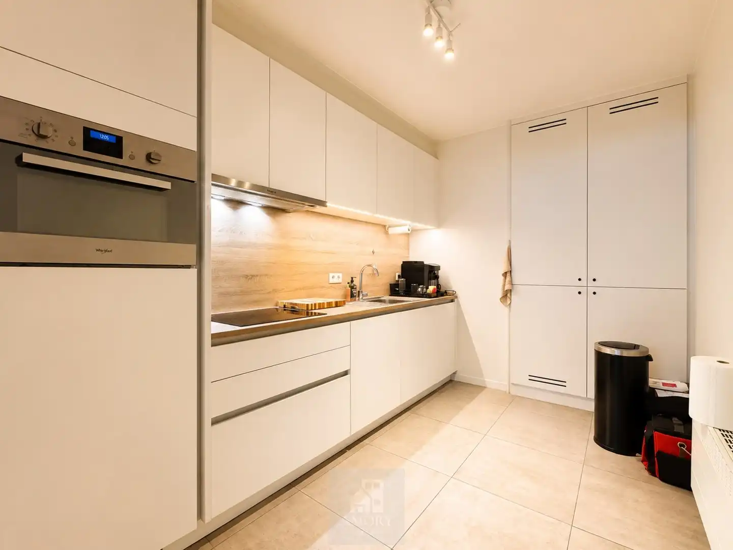 Gerenoveerd 2-slaapkamerappartement met garagebox in Wondelgem foto 3