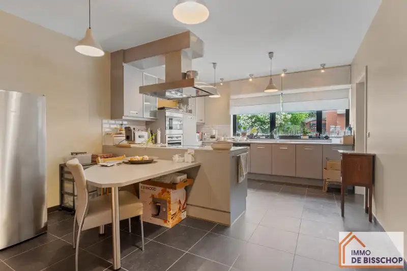 Groot, instapklaar appartement met 3 slaapkamers, mooi terras en garage foto 6