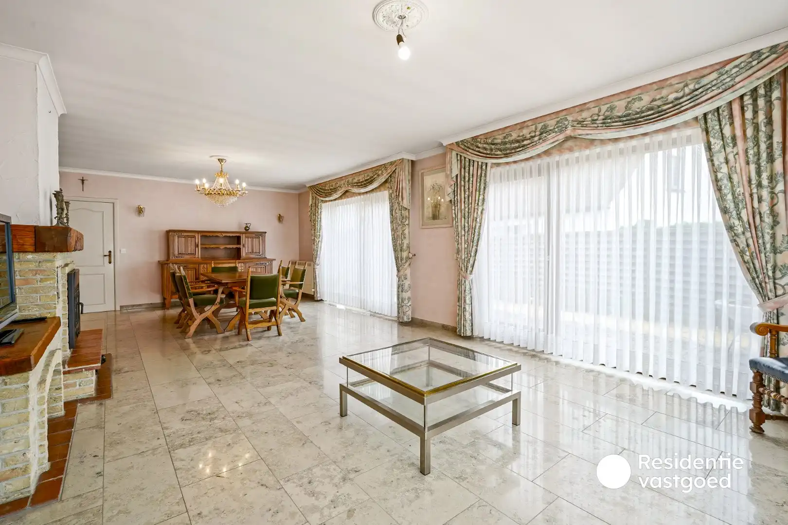Statige gelijkvloerse villa op een terrein van 2342 m² te Oostduinkerke (Koksijde).  foto 8