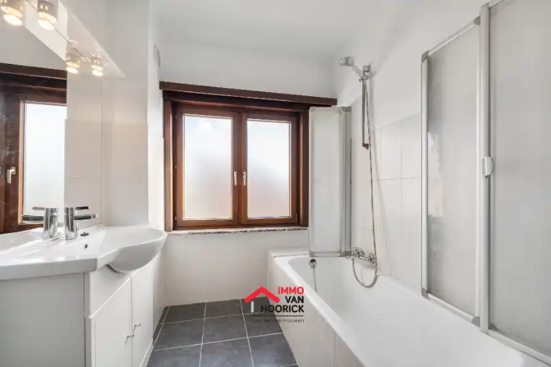 Ruime woning 3 slaapkamers - tuin op 360m² foto 11