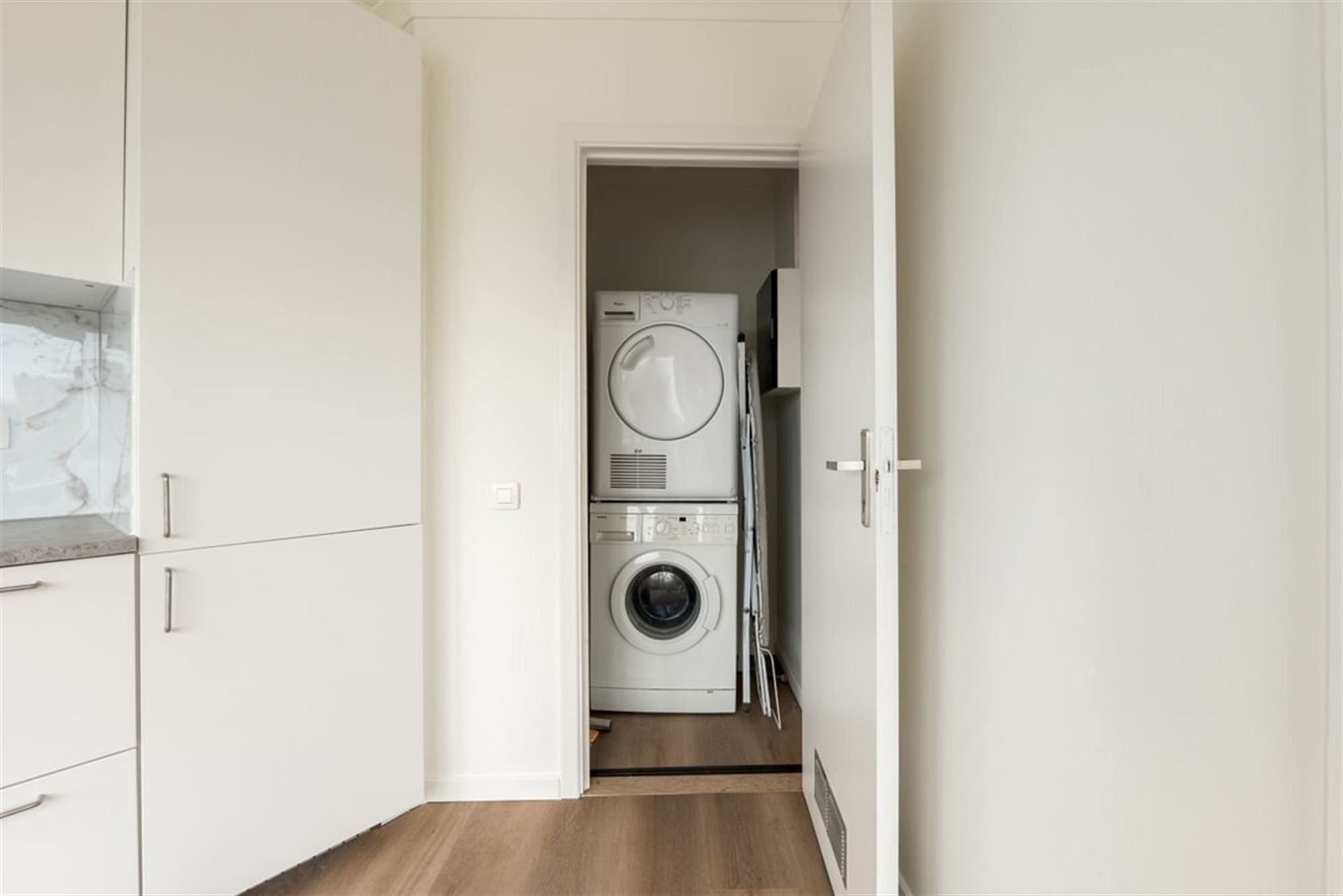 KNAP APPARTEMENT MET 2 SLKS EN PARKEERPLAATS VLAKBIJ HET CENTRUM VAN SINT-TRUIDEN  foto 14