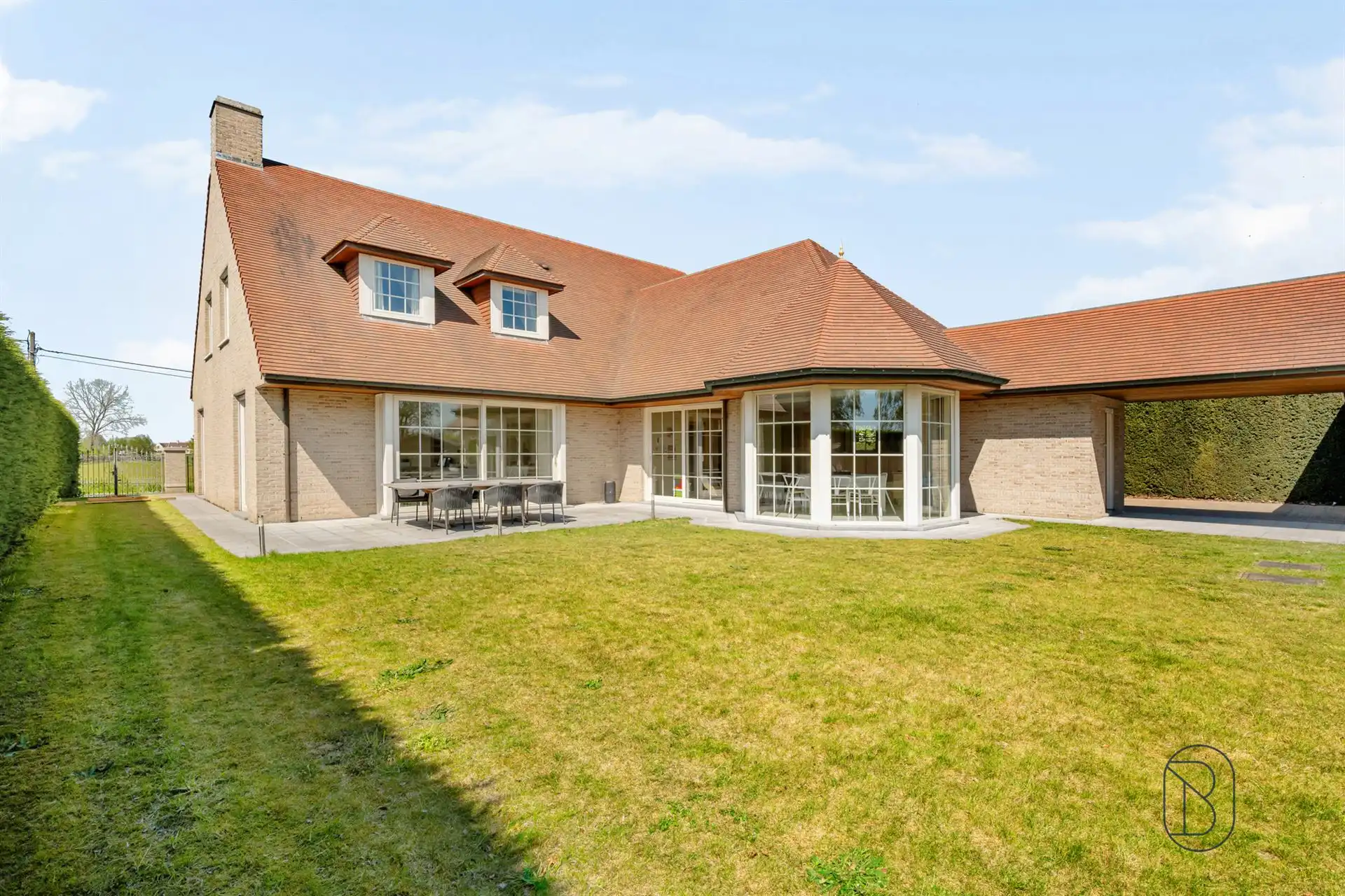 Perfect onderhouden grote villa op 3000m2. foto 2