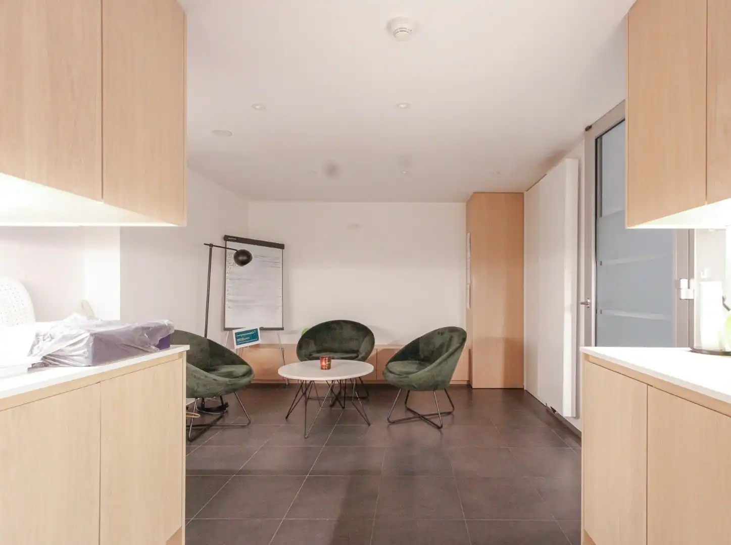 Instapklare kantoorruimte te koop Knokkestraat 56 Heist foto 13