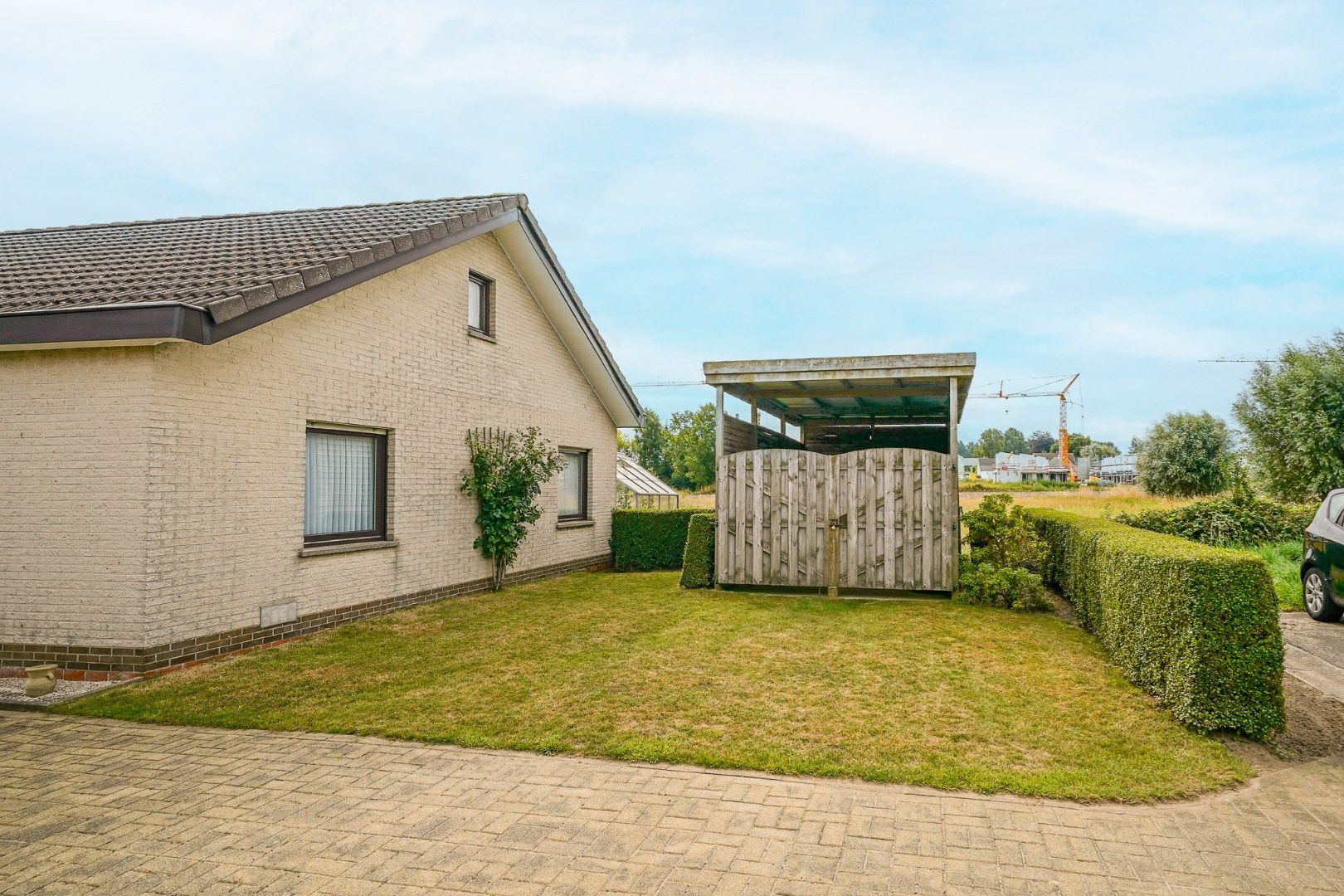 Perfect onderhouden bungalow met 3 slaapkamers op zonnig perceel in Roksem! foto 2
