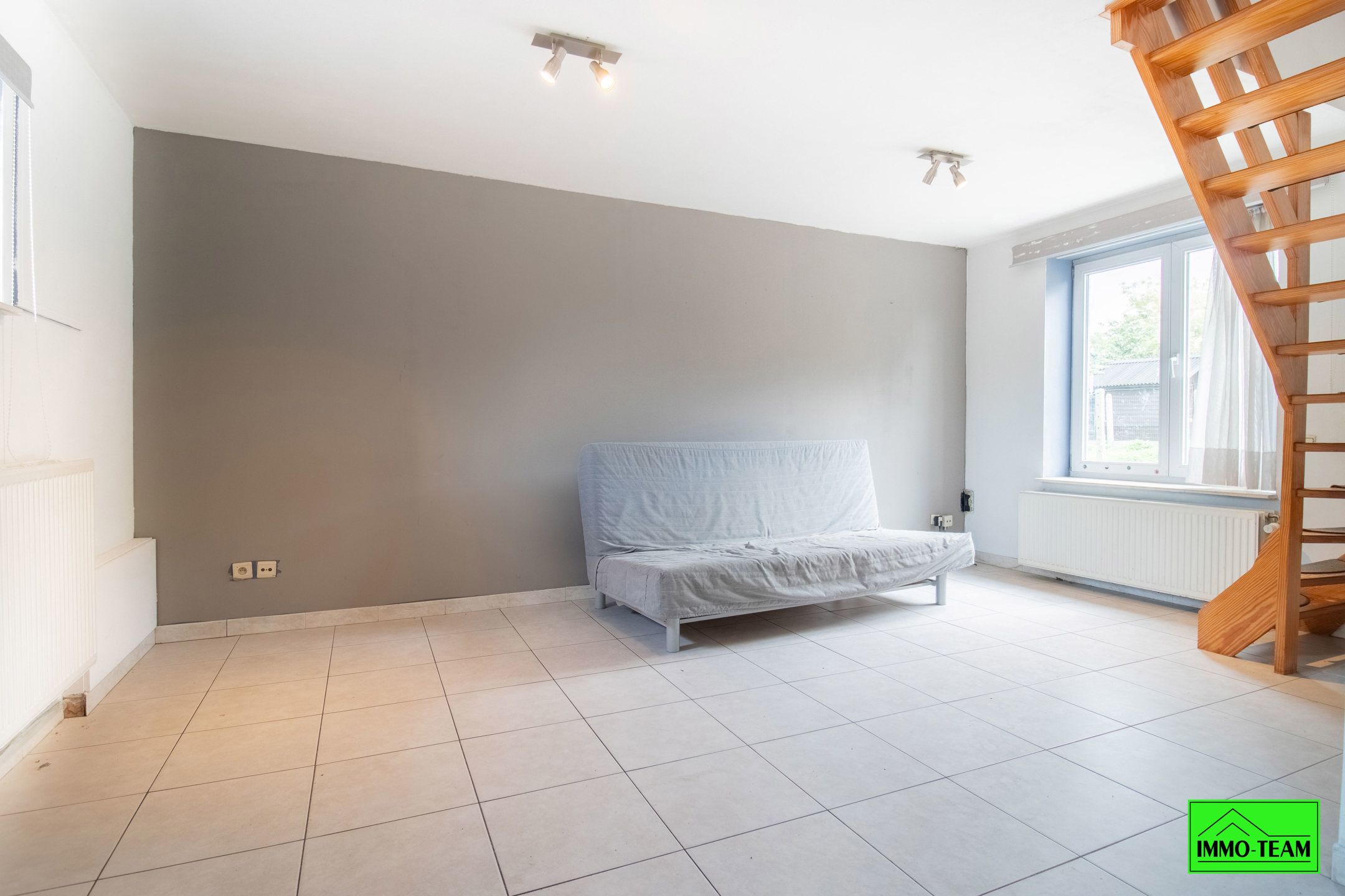 Instapklare 2-gevelwoning met parkeerplaats nabij centrum foto 6