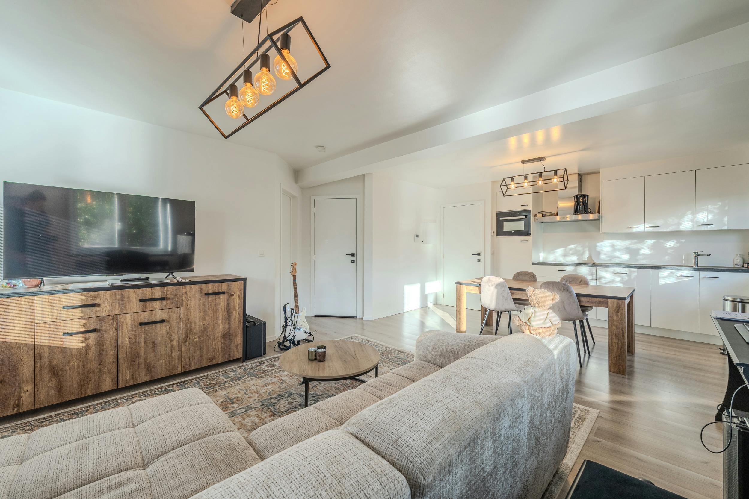 Opbrengsteigendom te koop met 3 vergunde entiteiten foto 5