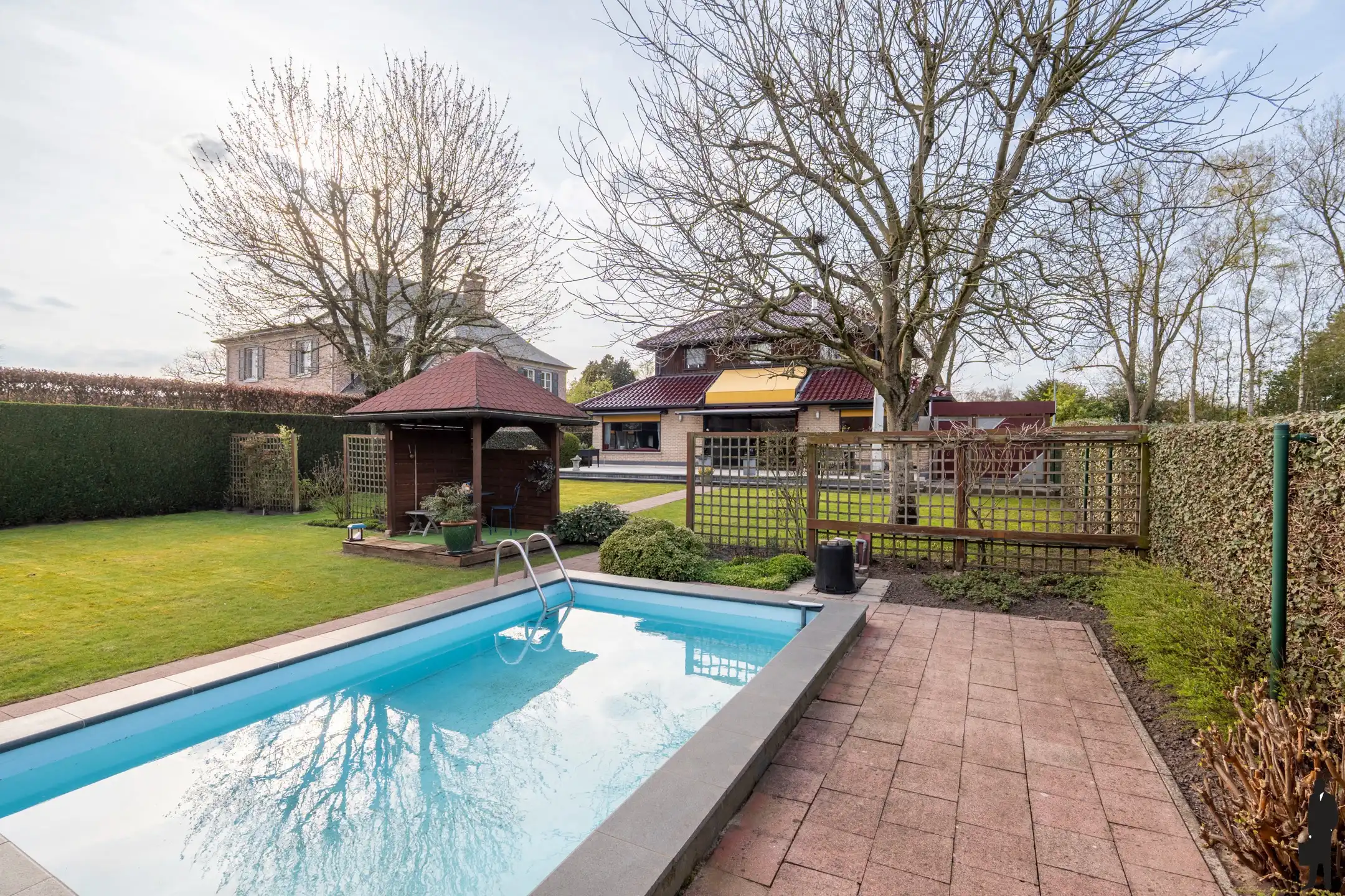 Vrijstaande woning 4 slpk, 2 bdk, op gunstige locatie te Hoogstraten foto {{pictureIndex}}
