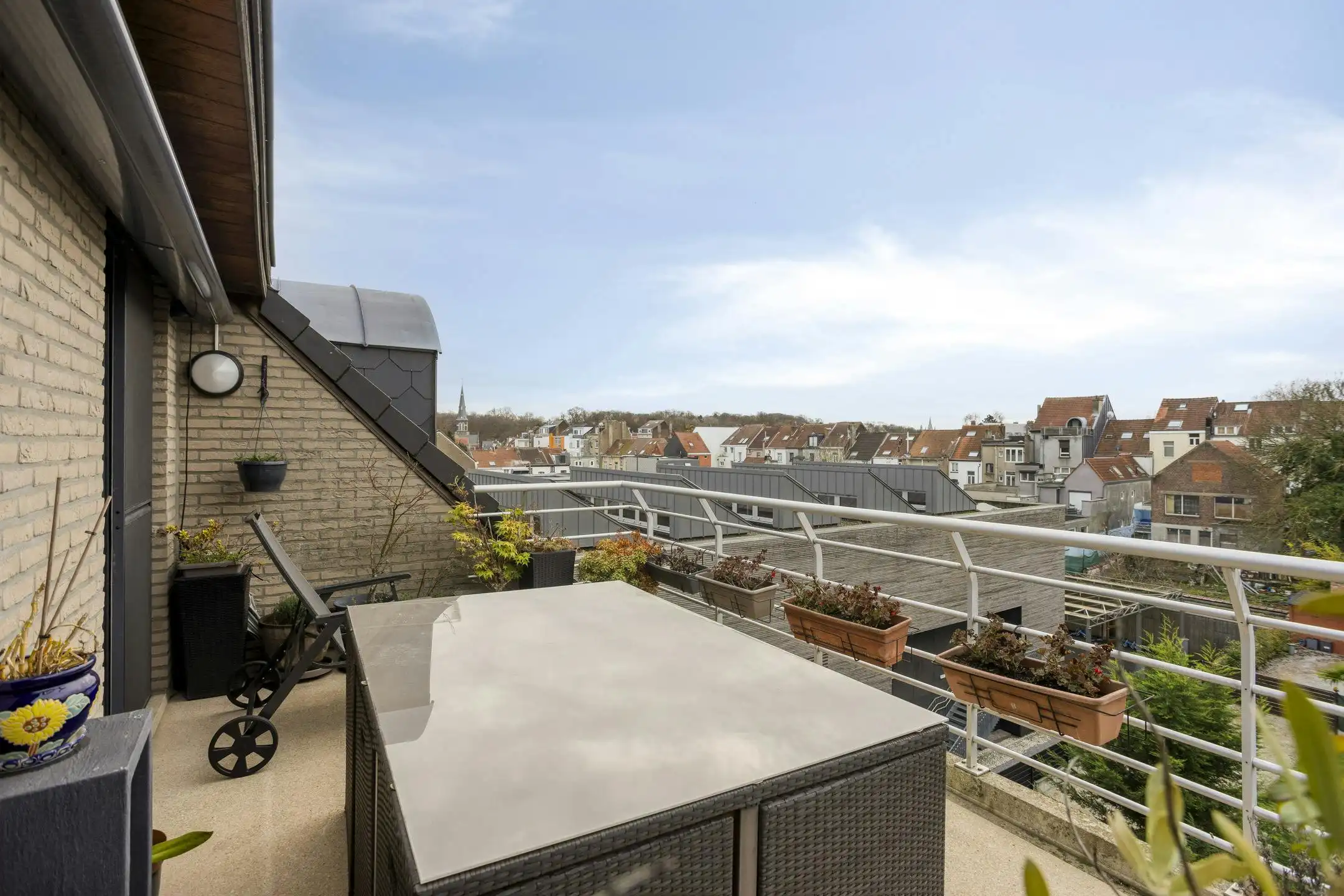 Penthouse (158m²) met 3 slaapkamers en staanplaats in Laken foto {{pictureIndex}}