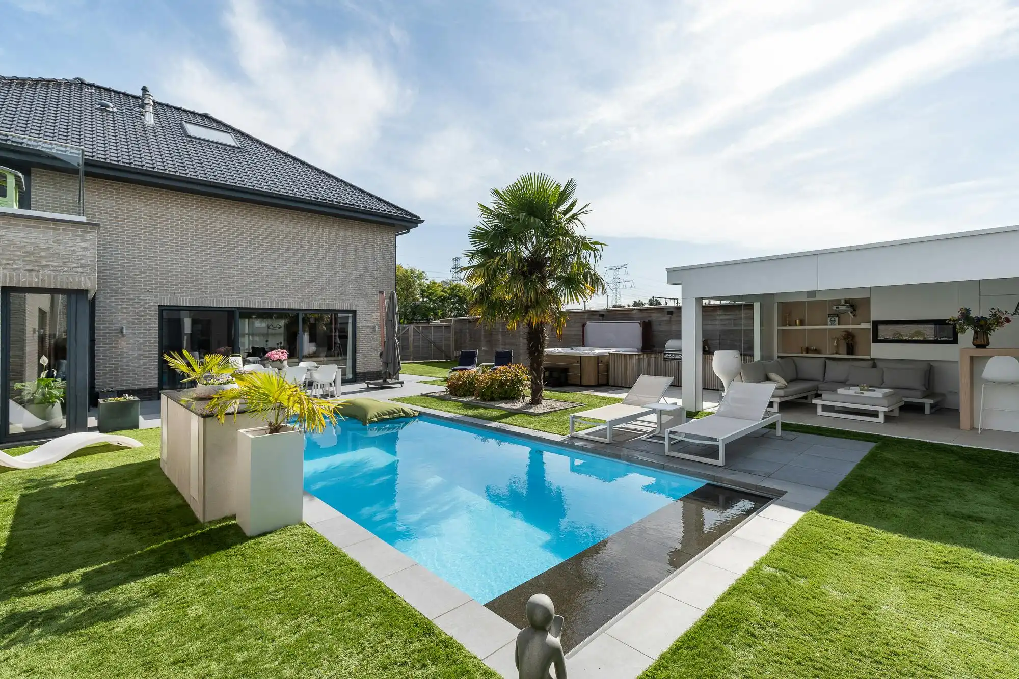 Luxe villa met exclusieve tuin en 600m2 magazijn in KMO-zone foto 37
