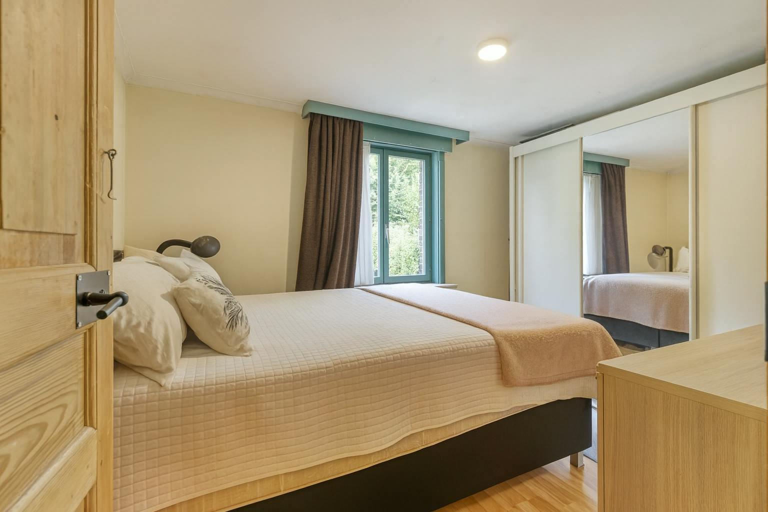 Te renoveren villa met 5 slpk en tuin in Marke foto 12