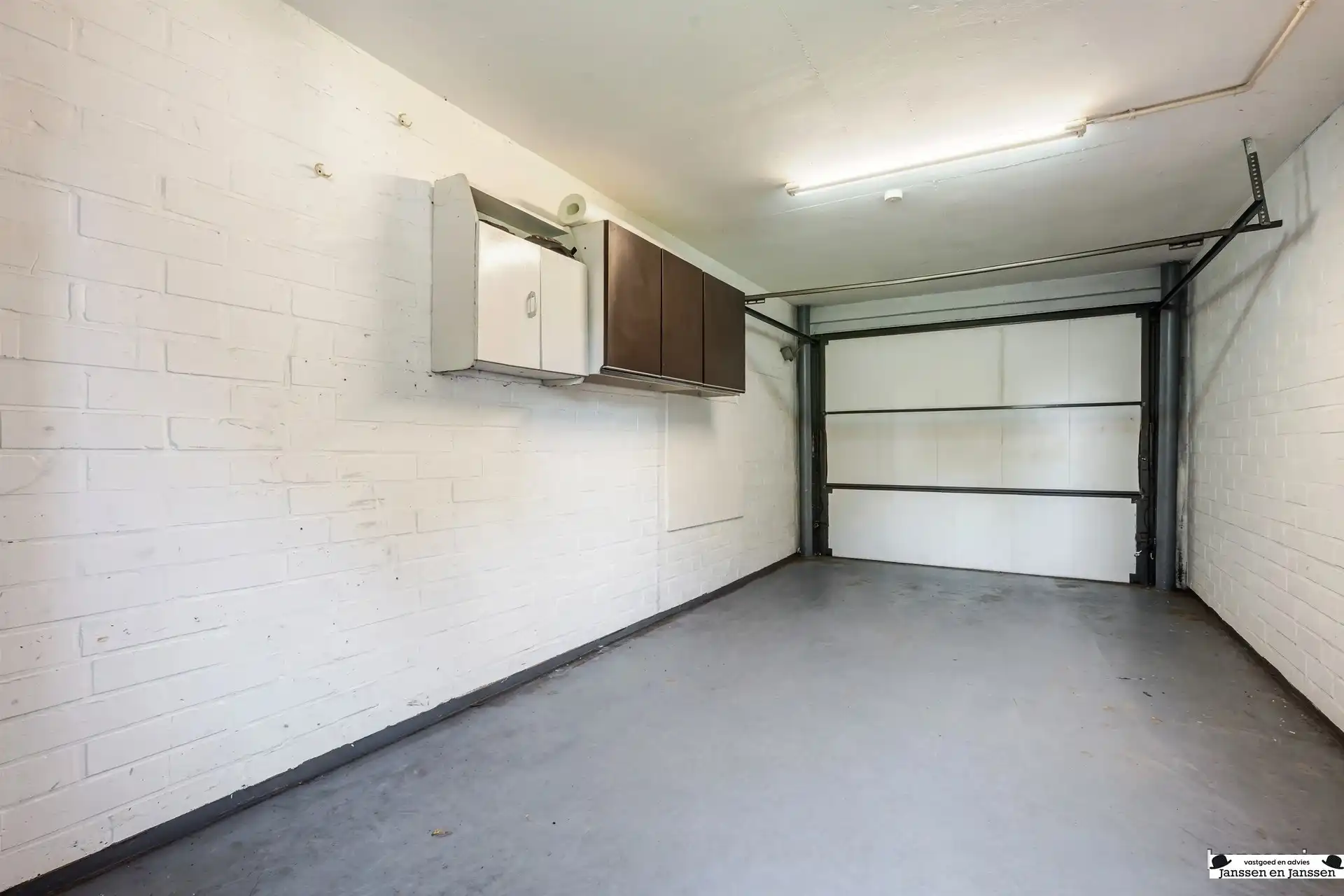 Instapklare bel-etage met 3 à 4 en twee garages! foto 21